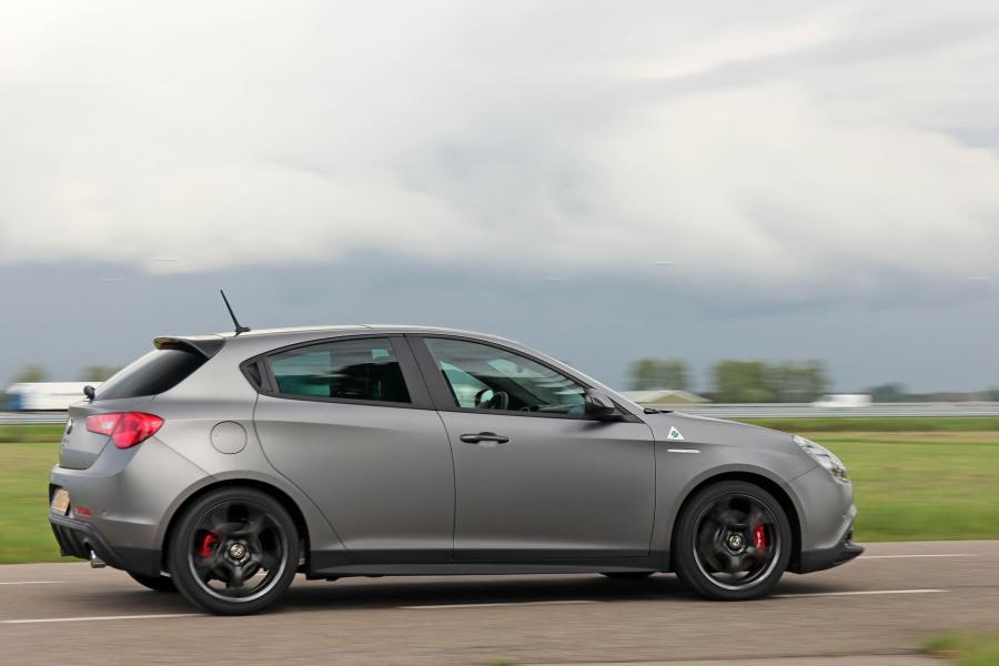  Alfa Romeo Giulietta Quadrifoglio Verde Launch Edition (940) 2014 года  (фото 2 из 17)